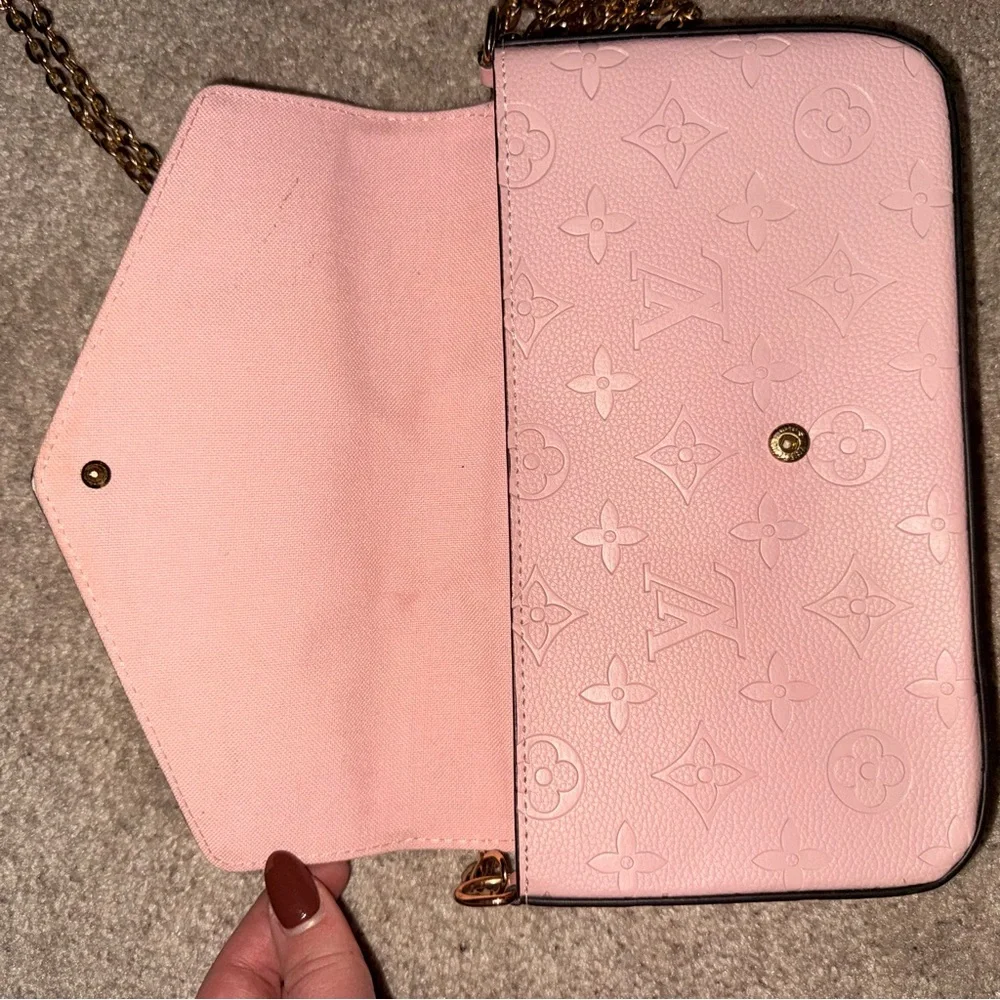 Pink Crossbody Bag with Gold Chain - Picture 5 of 7